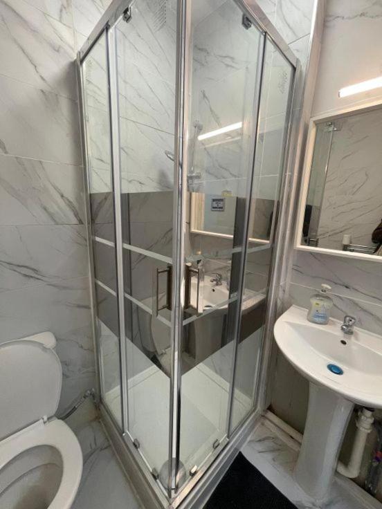 Sterling Suites إيلينغ المظهر الخارجي الصورة